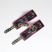 Черные кожаные наручники с розовой строчкой - Crazy Handmade - купить с доставкой в Камышине