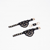 Черные кожаные наручники с клепками, кольцами и золотистой фурнитурой - Crazy Handmade - купить с доставкой в Камышине