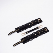 Черный кожаные оковы с узорами и золотистой фурнитурой - Crazy Handmade - купить с доставкой в Камышине