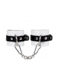 Бело-черные кожаные наручники с одним ремешком с люверсами - Pecado - купить с доставкой в Камышине