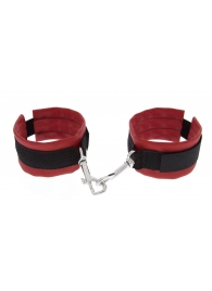 Красно-чёрные полиуретановые наручники Luxurious Handcuffs - Blush Novelties - купить с доставкой в Камышине