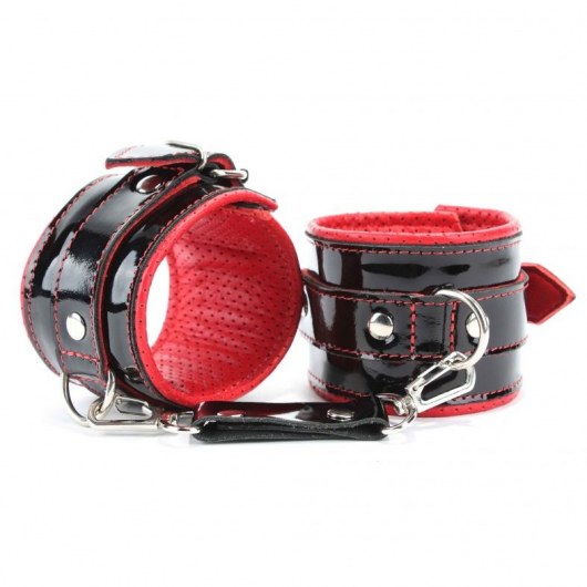 Лаковые чёрно-красные перфорированные наручники - БДСМ Арсенал - купить с доставкой в Камышине