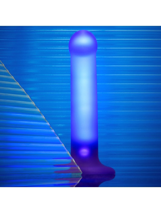 Светящийся фаллоимитатор Strap-on-me Glow-Led Dildo - size M - Strap-on-me